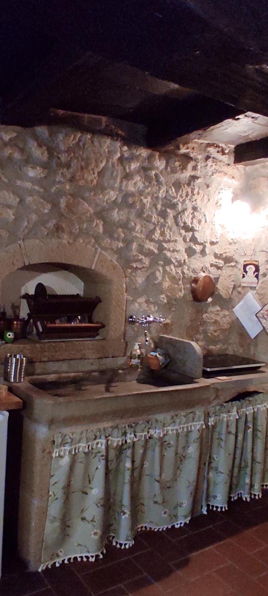 La Chascona Di Farnese Casa Di Tufo Nel Borgo Lägenhet Exteriör bild